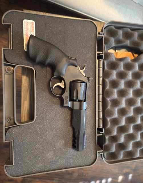 SMITH &amp; WESSON R8 PERFORMANCE CENTER (.357)