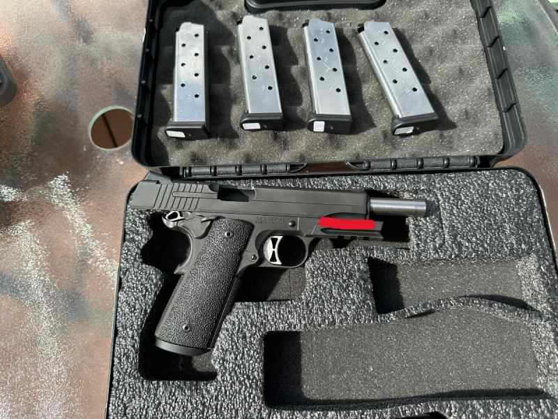 Sig 1911 Tacops .45 acp with 4 mags