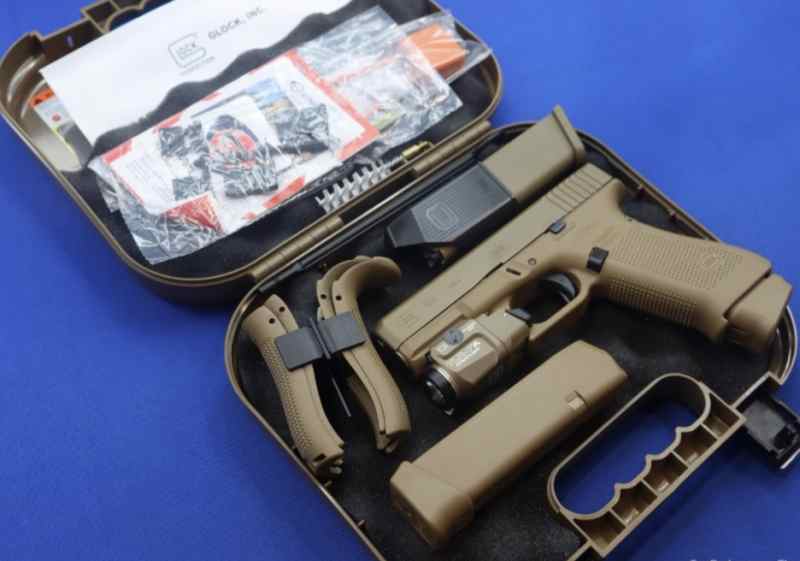 Glock Model G19X Pistol 9MM FDE SL STREAMLIGHT TLR