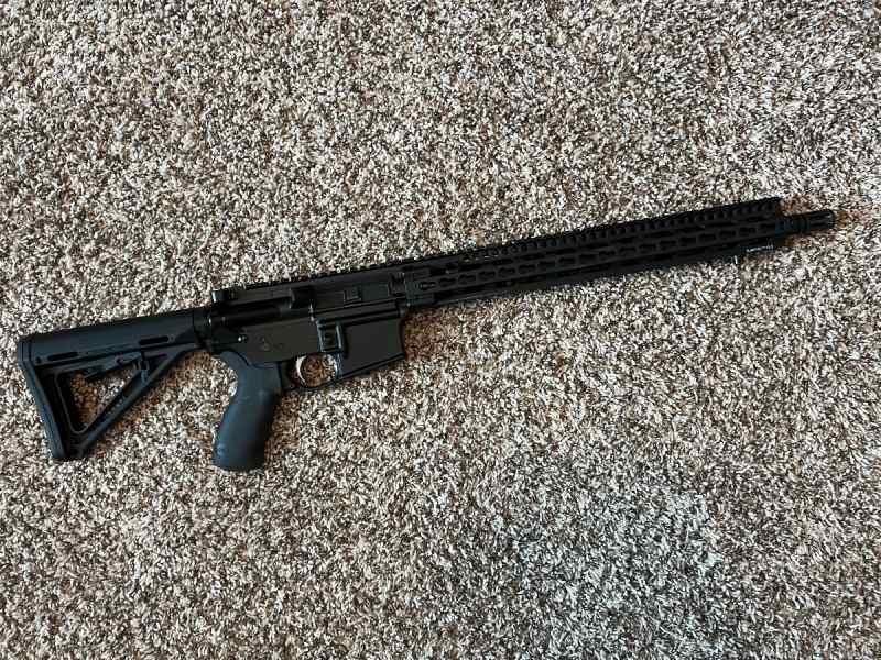 Daniel Defense V11 (16” 5.56) 