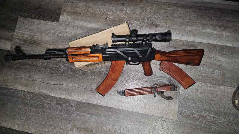 Vepr 5.45 w/Wood Furniture, Bakelite mags, bayonet