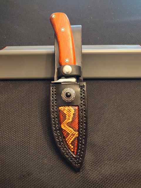 Hunting/skinning knife