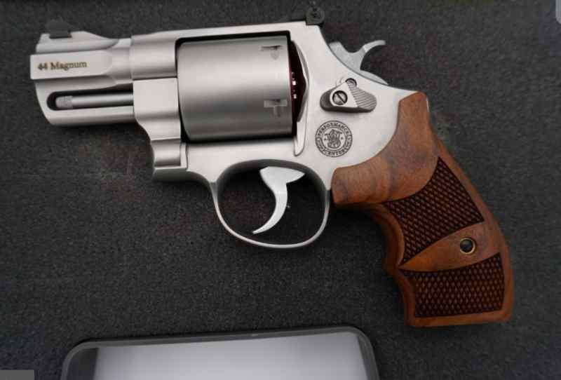 Smith and Wesson 629 .44mag snubnose BNIB