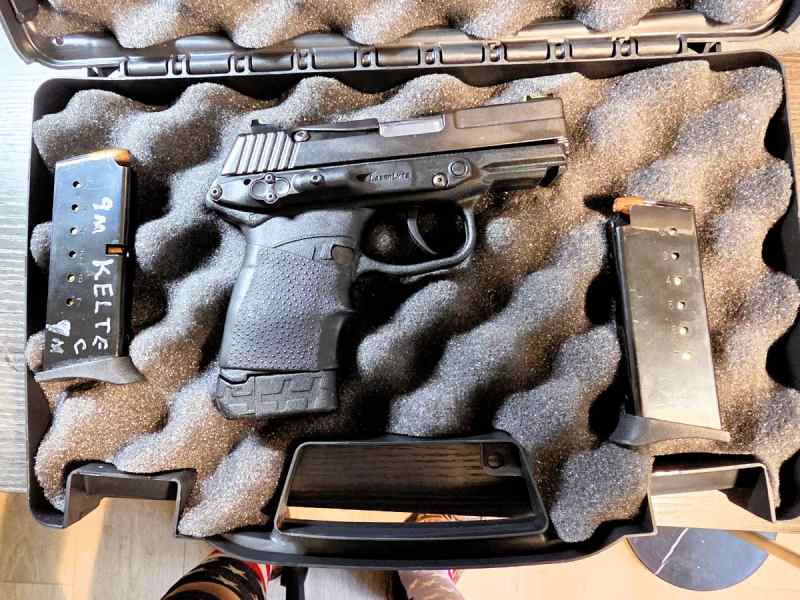 F/S KELTEC PF9 W/SIDE LASER + 3MAGS $350 REDUCED