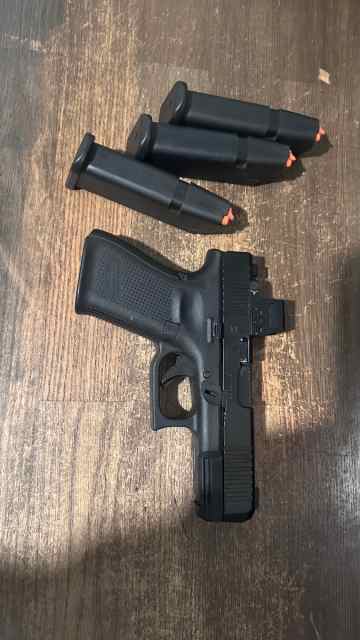 Glock 19 w/ holosun EPS