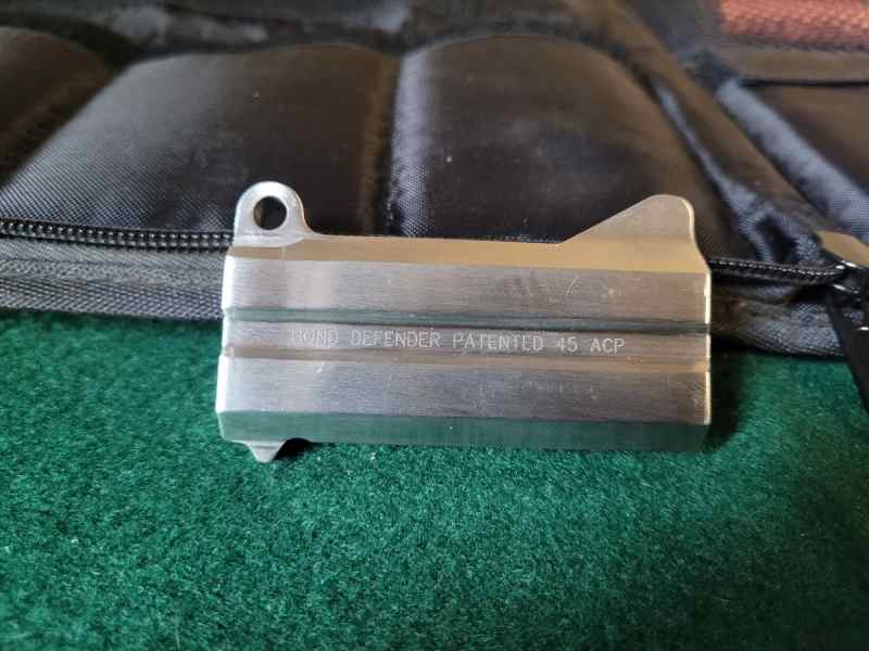 Bond Arms Defender 45ACP 01.jpg