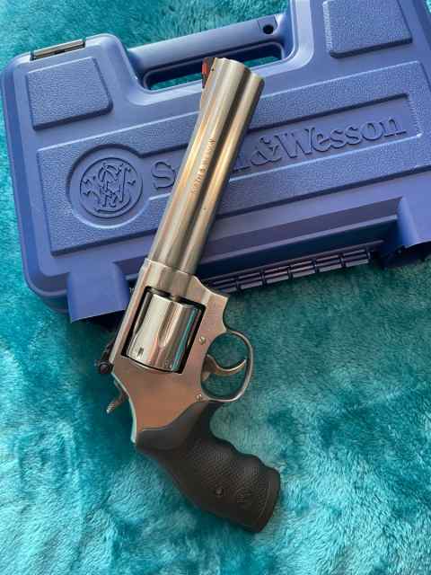 S&amp;W 686.6 Stainless Revolver