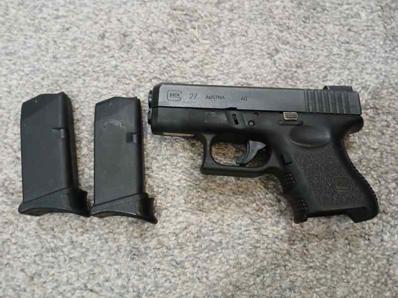 Glock 27 and Smith &amp; Wesson M&amp;P 2.0