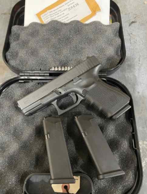 Glock 19 generation 4 neatly used in box