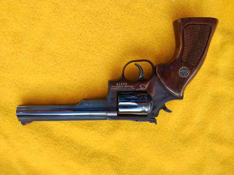 Dan Wesson 6" .38 Special/.357 Magnum Revolver