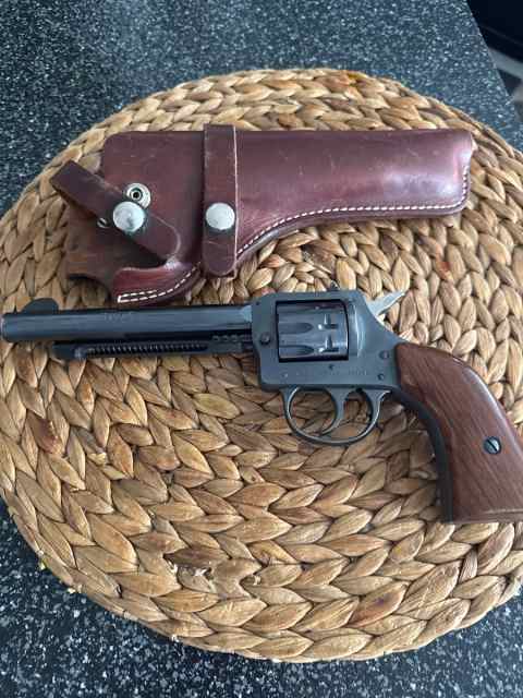 H&amp;R 949 22LR