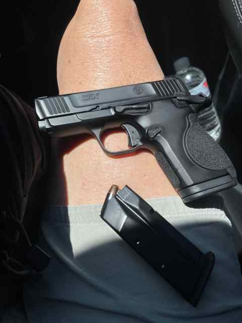 S&amp;W CSX 9 mm pistol like new