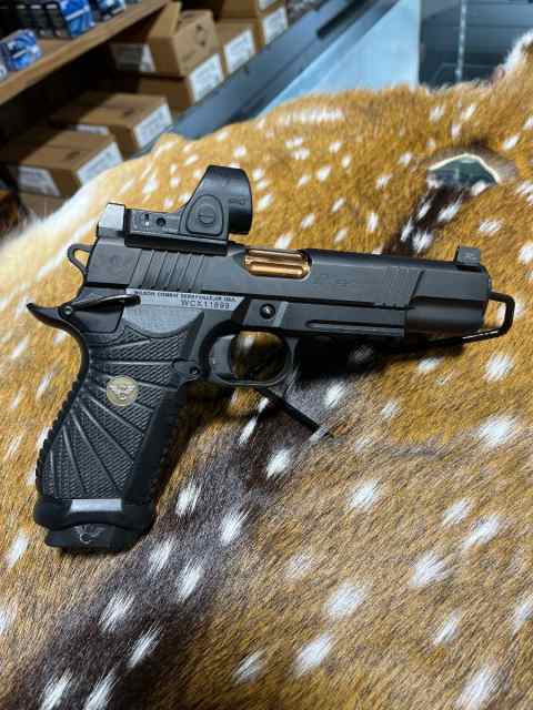 Wilson Combat Experior double stack 9 ported