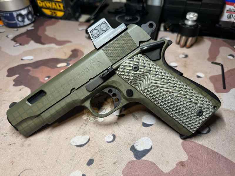 Custom Colt Combat Commander 1911 45acp w Optic