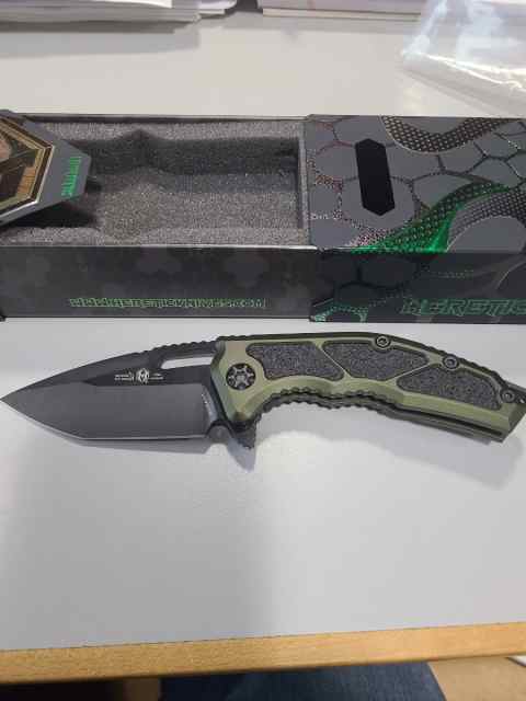 Heretic Medusa Tanto blade Green aluminum handle