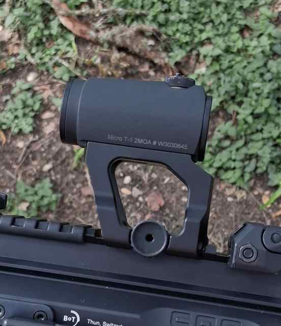 Aimpoint T1 with mount